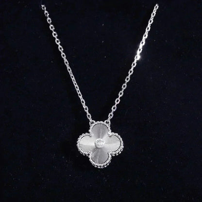 [Radiant Gem]¯CLOVER  15MM DIAMOND LASER NECKLACE SILVER