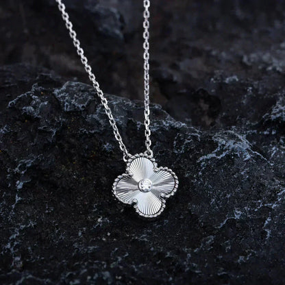 [Radiant Gem]¯CLOVER  15MM DIAMOND LASER NECKLACE SILVER