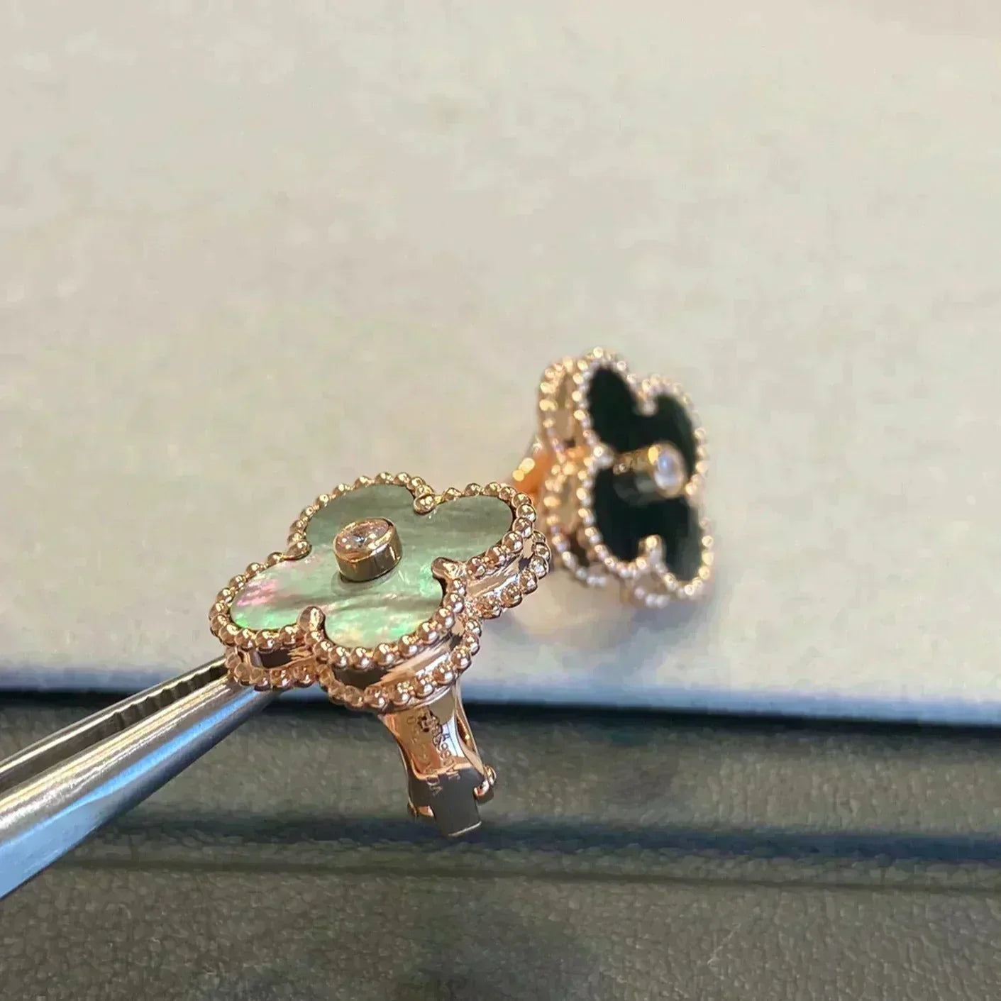 [Radiant Gem]¯CLOVER MEDIUM 1 MOTIFS GRAY MOP  DIAMOND EARRINGS