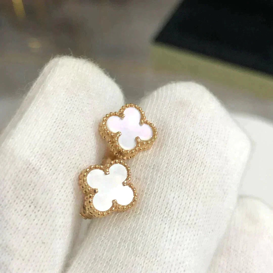 [Radiant Gem]¯CLOVER MINI 9.5MM WHITE MOP EARRINGS