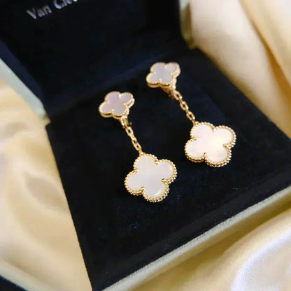 [Radiant Gem]¯CLOVER 2 MOTIF WHITE MOP EARRINGS