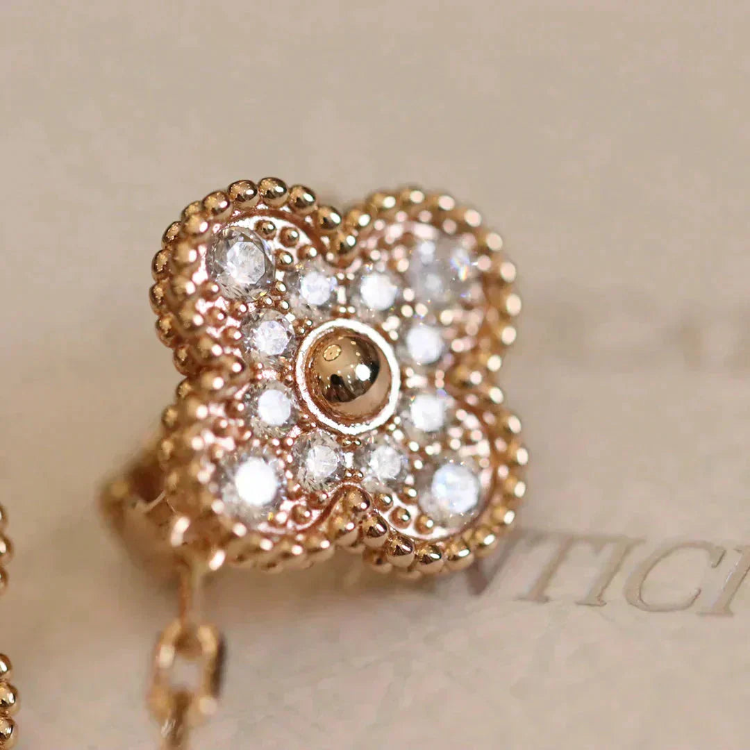 [Radiant Gem]¯CLOVER MEDIUM 1 MOTIFS FUll DIAMOND EARRINGS