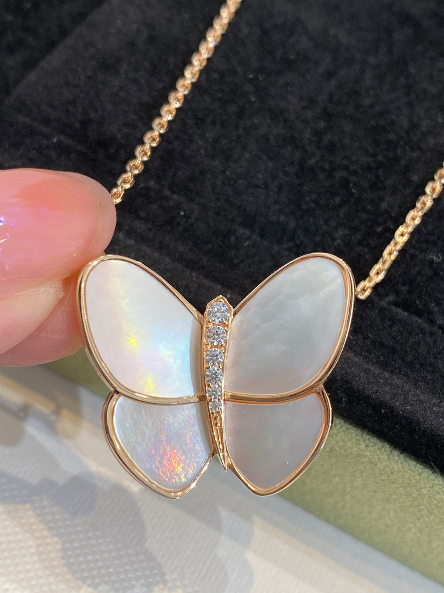 [Radiant Gem]¯BUTTERFLY GOLD MOP DIAMOND NECKLACE