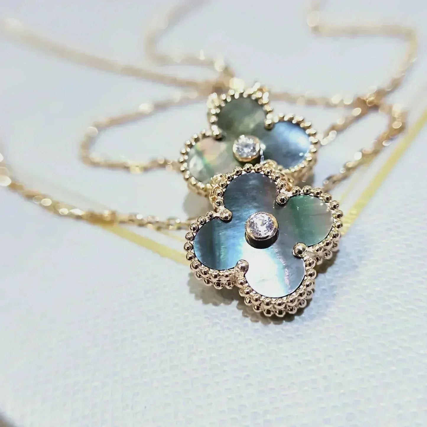 [Radiant Gem]¯CLOVER 15MM DIAMOND AND MOTHER-OF-GREY NECKLACE