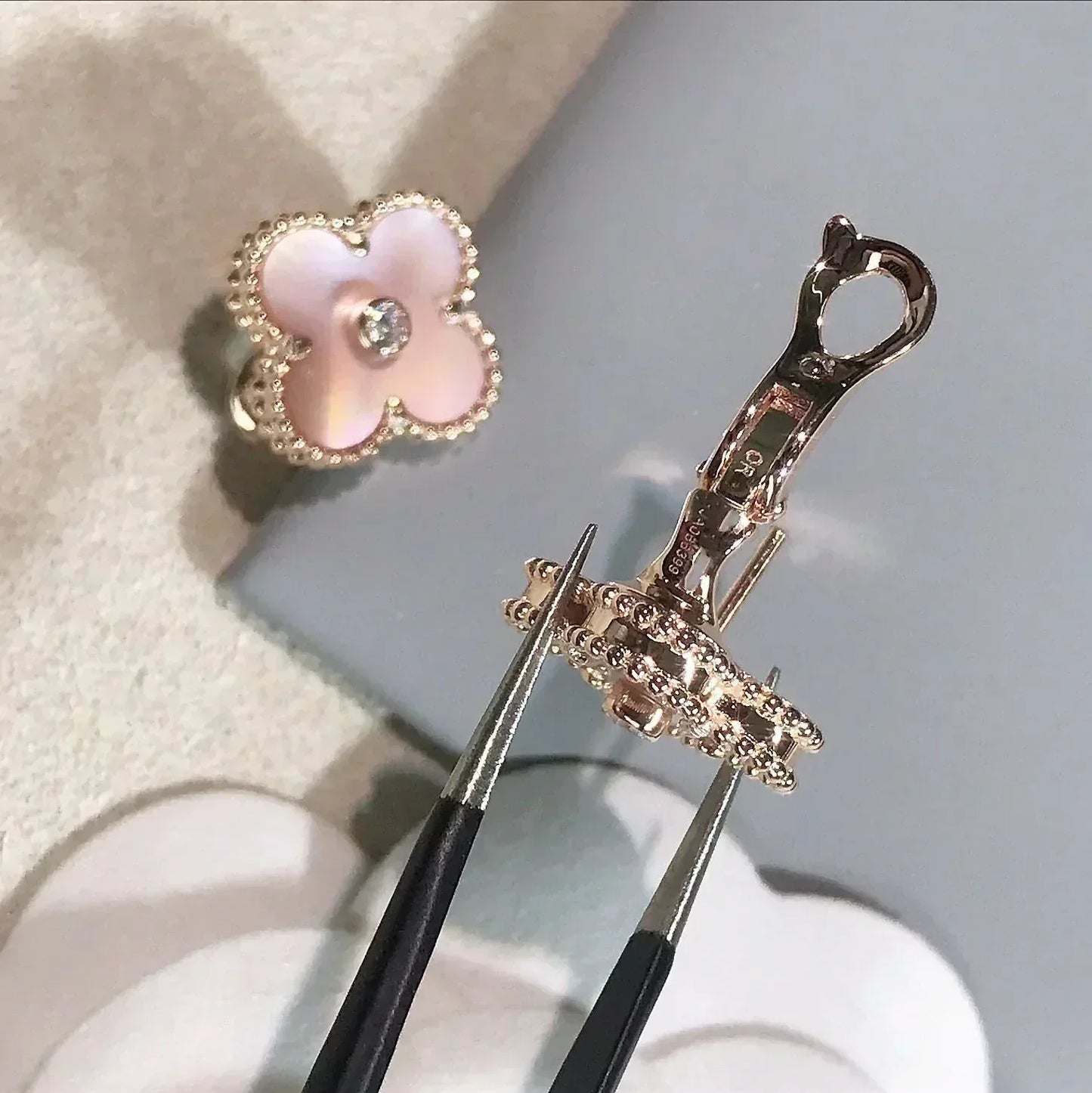 [Radiant Gem]¯CLOVER MEDIUM 1 MOTIFS  PINK MOP DIAMOND EARRINGS