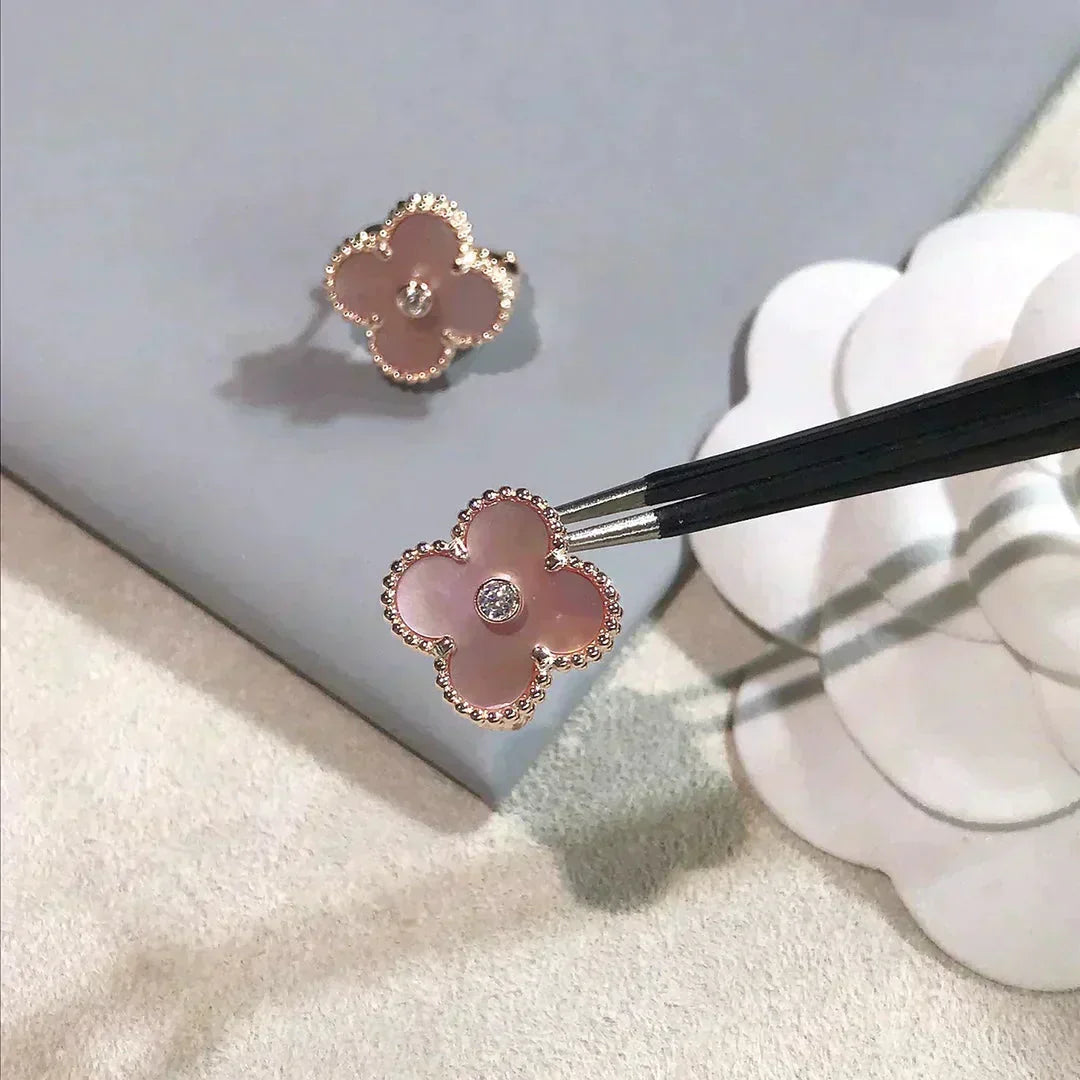 [Radiant Gem]¯CLOVER MEDIUM 1 MOTIFS  PINK MOP DIAMOND EARRINGS