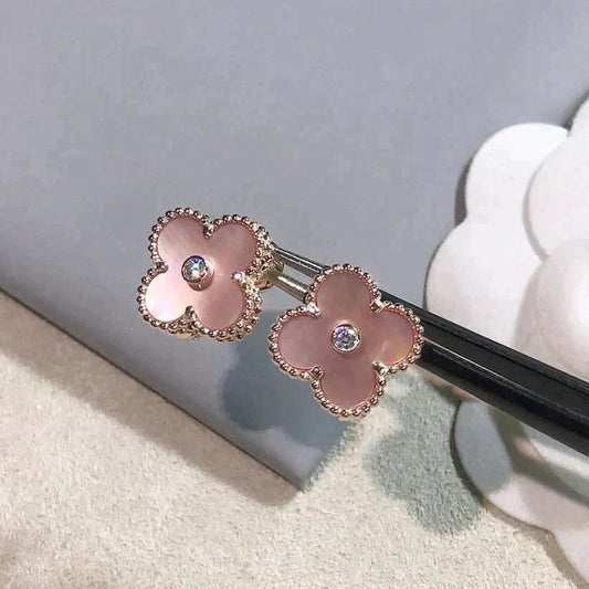 [Radiant Gem]¯CLOVER MEDIUM 1 MOTIFS  PINK MOP DIAMOND EARRINGS