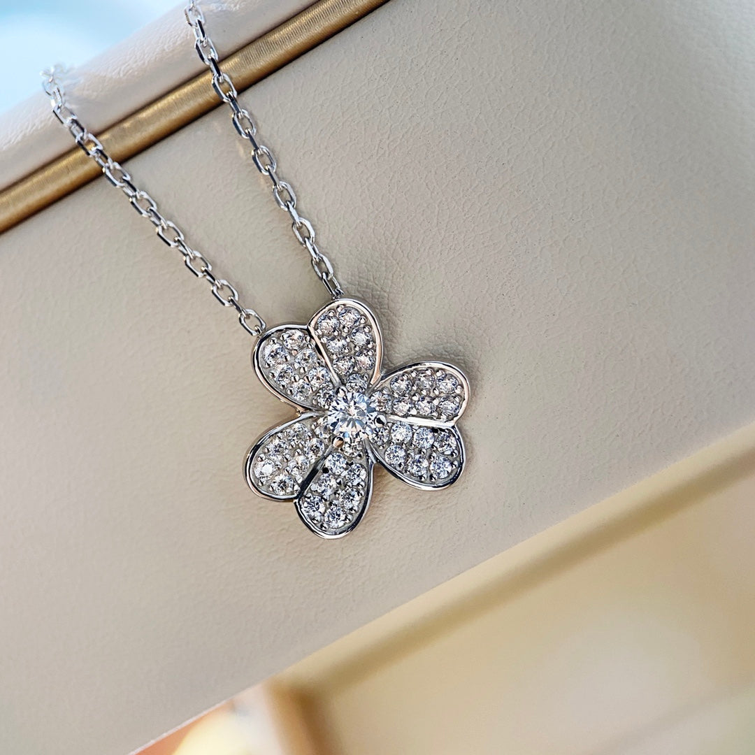 [Radiant Gem]¯CLOVER DIAMOND NECKLACE SILVER