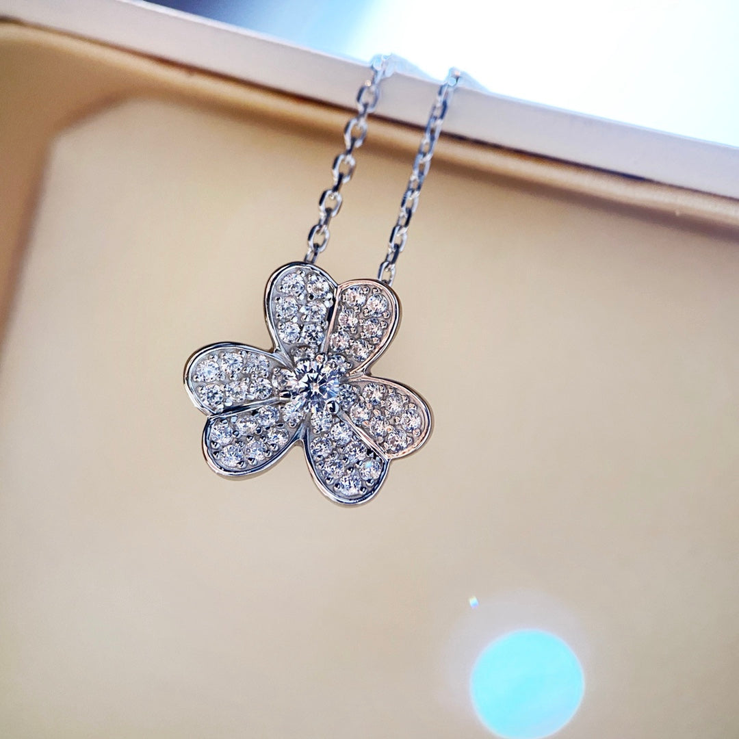 [Radiant Gem]¯CLOVER DIAMOND NECKLACE SILVER