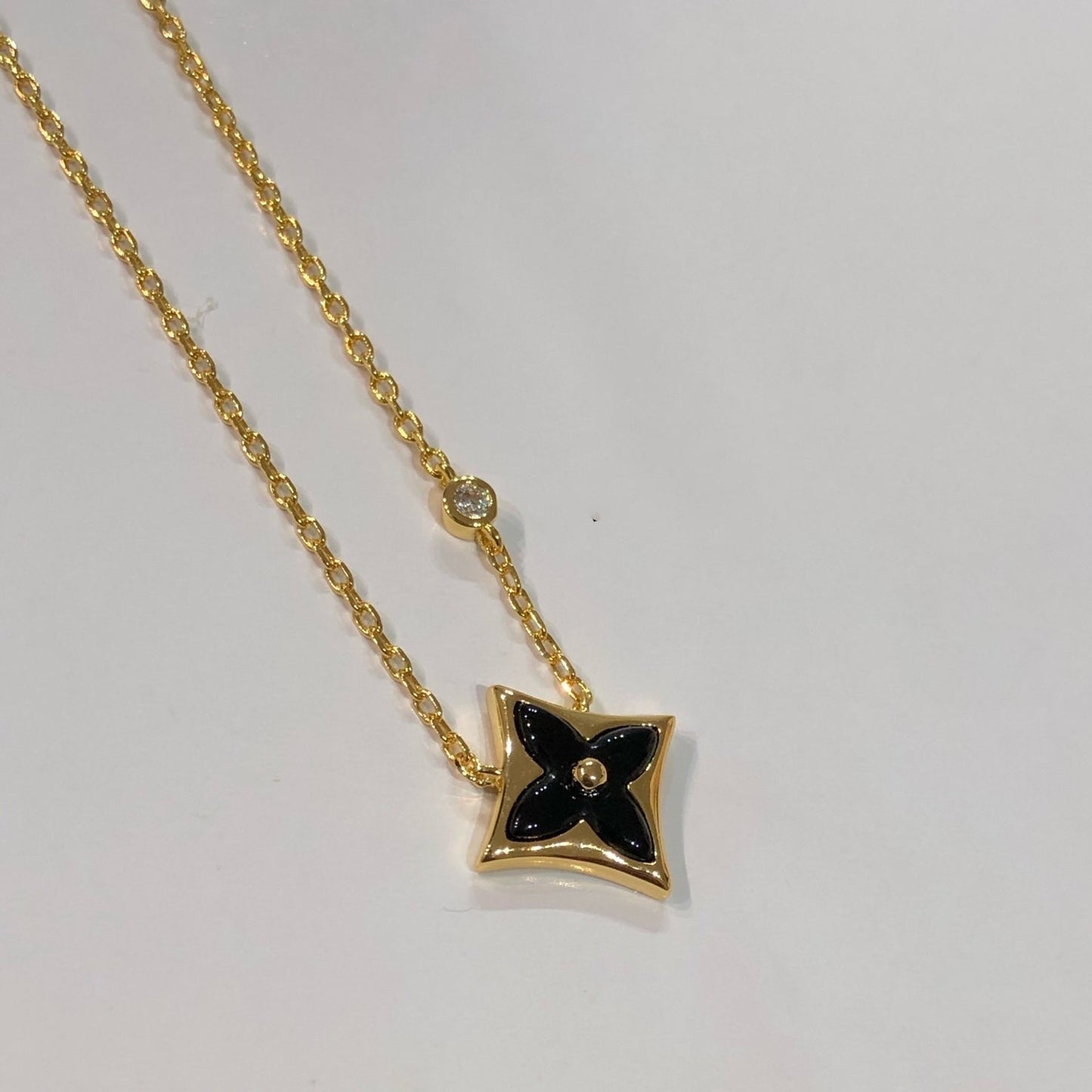 [Radiant Gem]¯STAR BLACK MOP NECKLACE