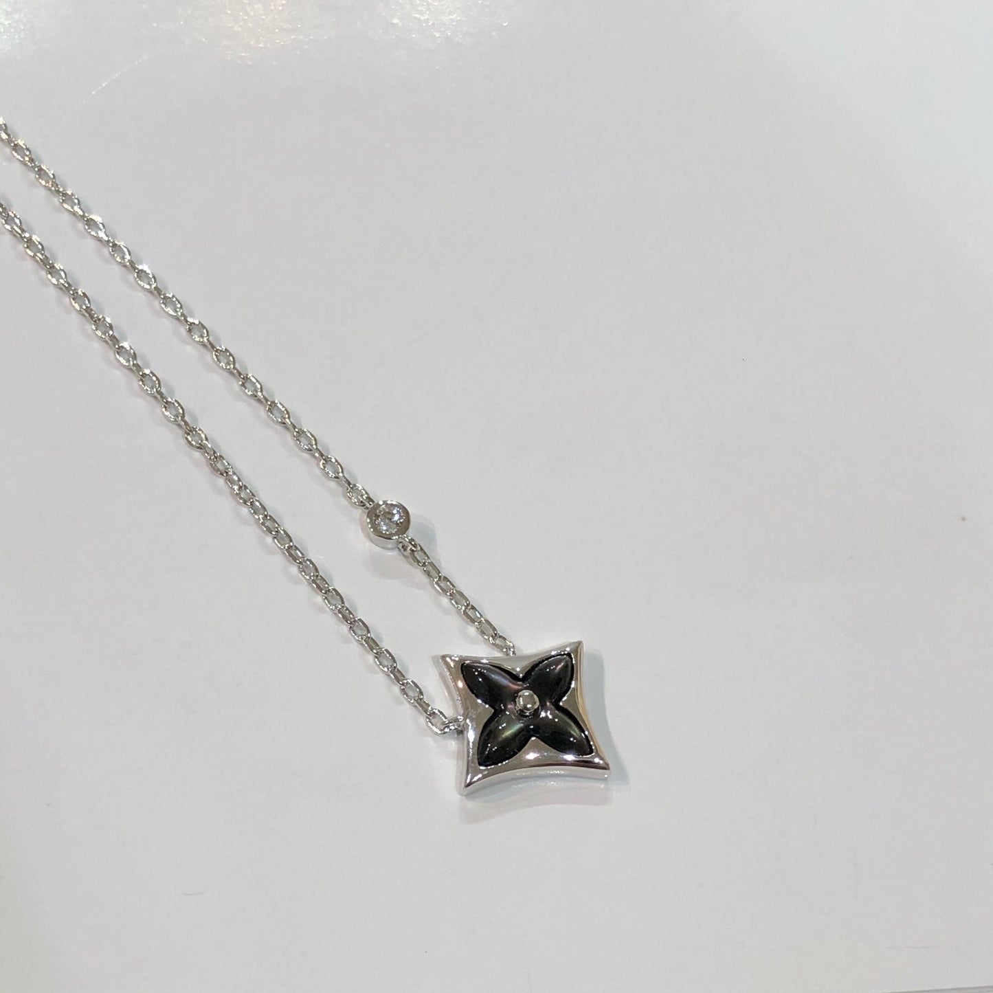 [Radiant Gem]¯STAR BLACK MOP NECKLACE