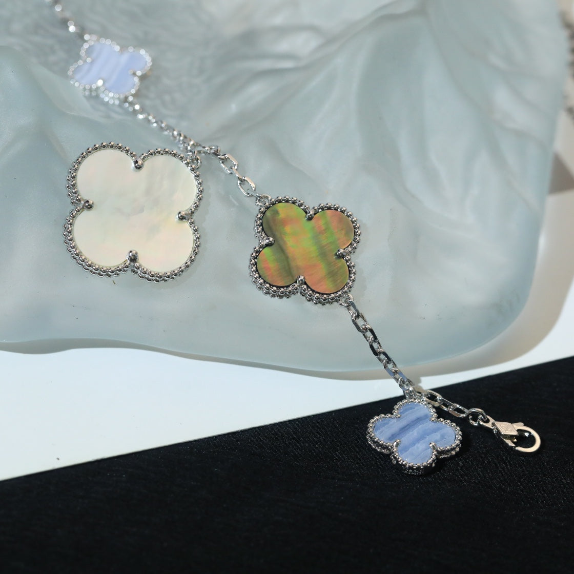 [Radiant Gem]¯CLOVER BRACELET 5 MOTIFS MOP CHALCEDONY SILVER
