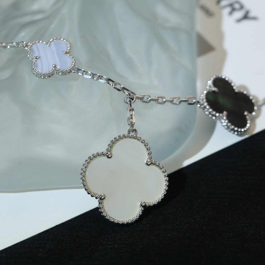 [Radiant Gem]¯CLOVER BRACELET 5 MOTIFS MOP CHALCEDONY SILVER