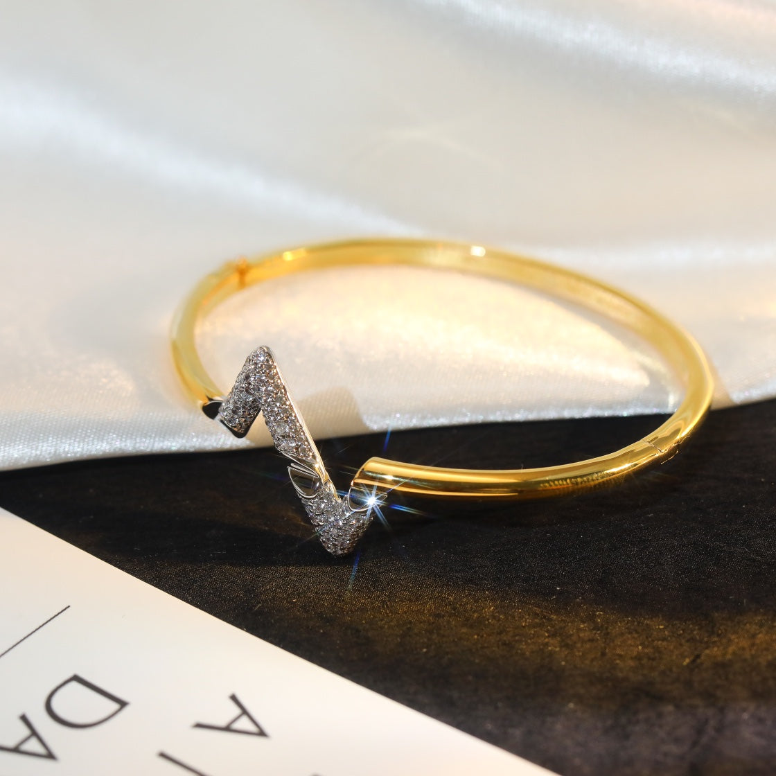 [Radiant Gem]¯VOLTE UPSITE DOWN GOLD DIAMOND BRACELET