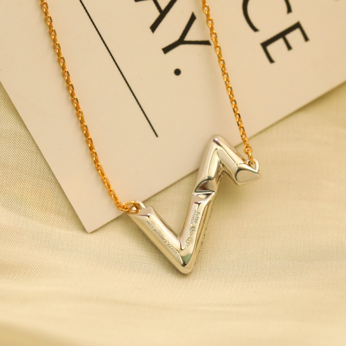 [Radiant Gem]¯VOLT SILVER DIAMOND PEDANT NECKLACE