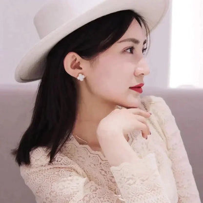 [Radiant Gem]¯CLOVER MEDIUM 1 MOTIFS  WHITE MOP STUD EARRINGS