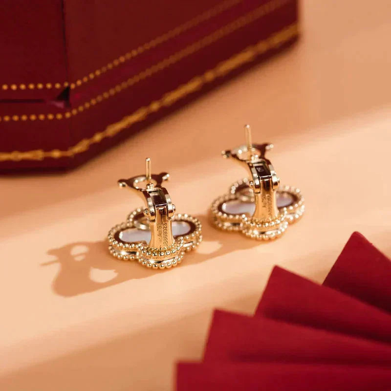 [Radiant Gem]¯CLOVER MEDIUM 1 MOTIFS  WHITE MOP STUD EARRINGS