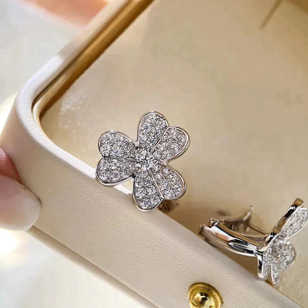 [Radiant Gem]¯CLOVER COMOS DIAMOND EARRINGS SILVER