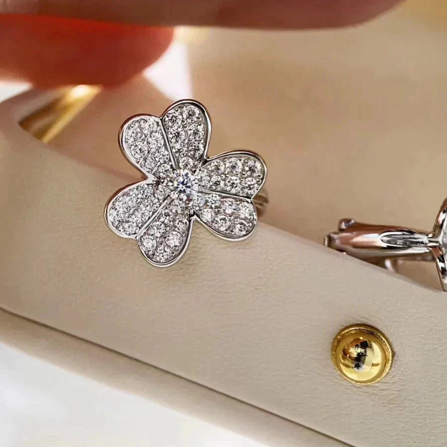 [Radiant Gem]¯CLOVER COMOS DIAMOND EARRINGS SILVER