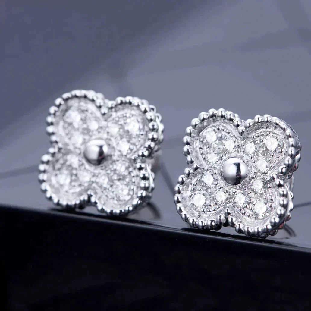 [Radiant Gem]¯CLOVER 1 MOTIFS DIAMOND STUD EARRINGS SILVER