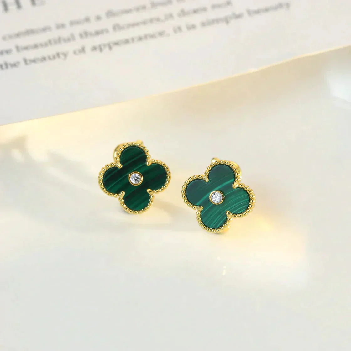 [Radiant Gem]¯CLOVER MEDIUM 1 MOTIFS MALACHITE DIAMOND EARRINGS