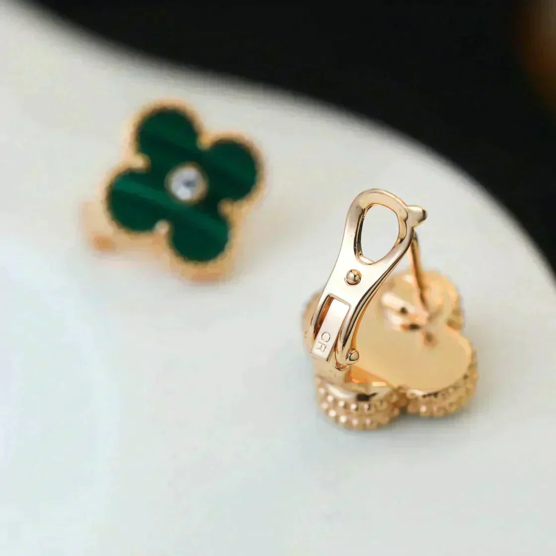 [Radiant Gem]¯CLOVER MEDIUM 1 MOTIFS MALACHITE DIAMOND EARRINGS