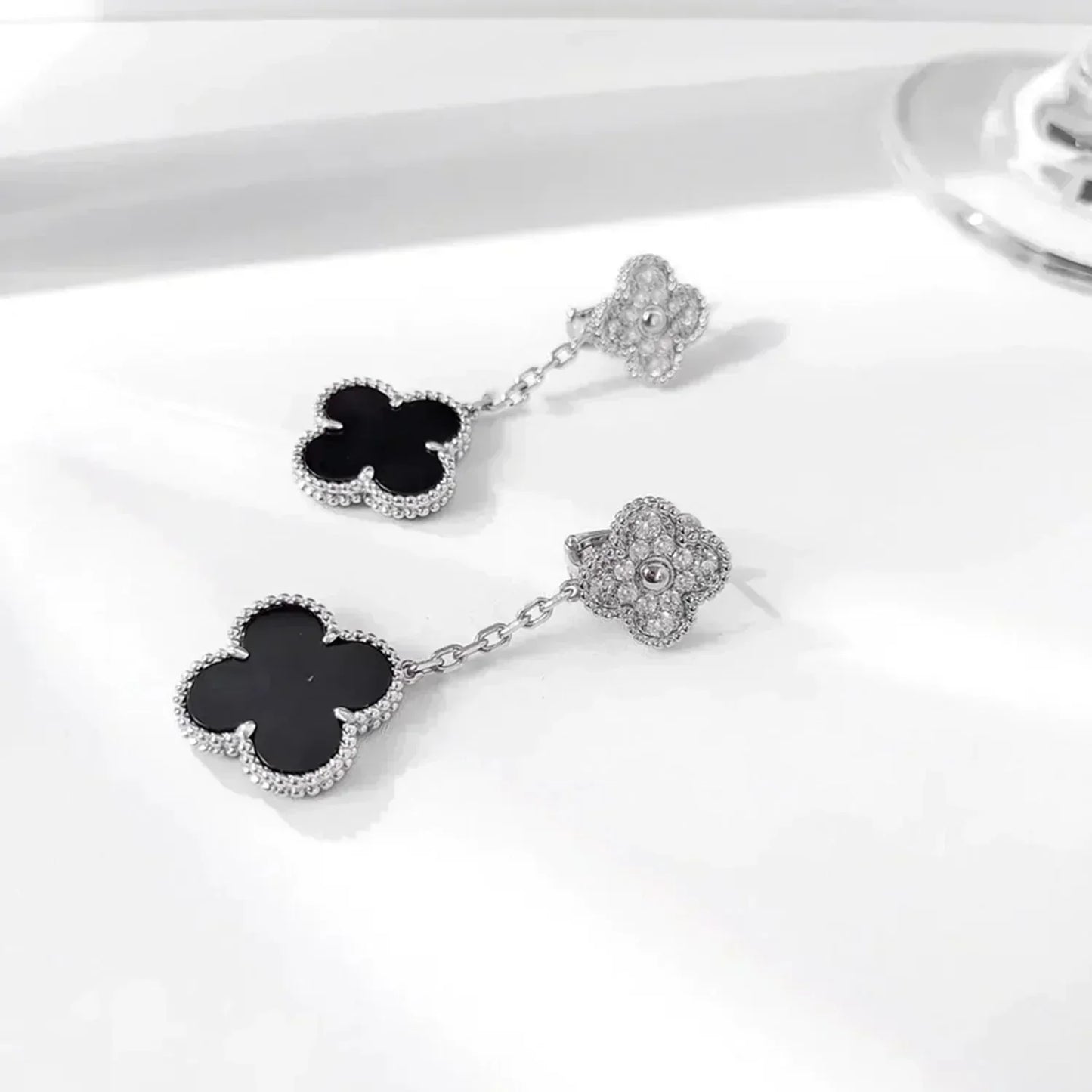 [Radiant Gem]¯CLOVER 2 MOTIFS  DIAMOND ONYX EARRINGS SILVER