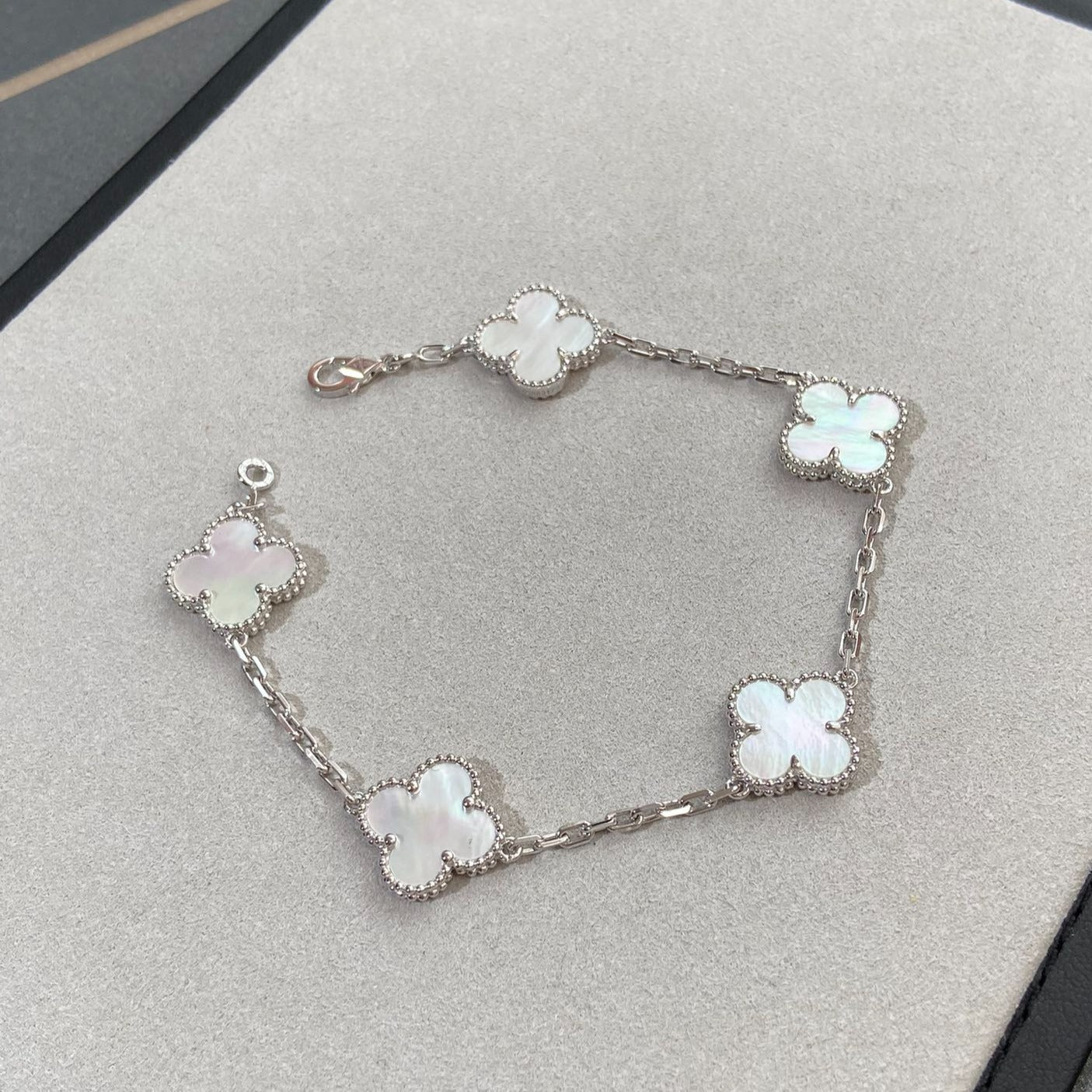 [Radiant Gem]New CLOVER WHITE PEARL MOP 5 MOTIF BRACELET COLLECTION