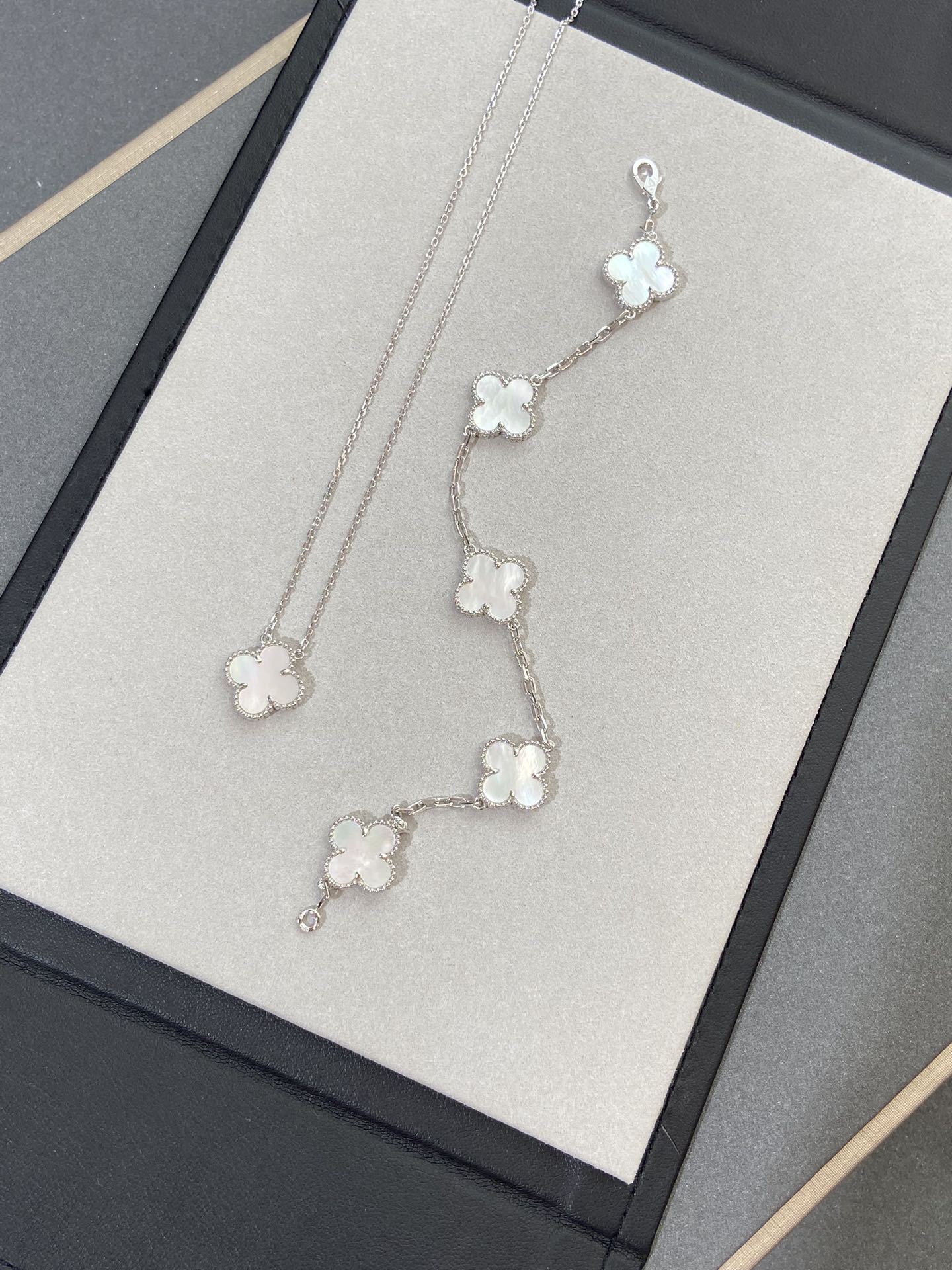 [Radiant Gem]New CLOVER WHITE PEARL MOP 5 MOTIF BRACELET COLLECTION