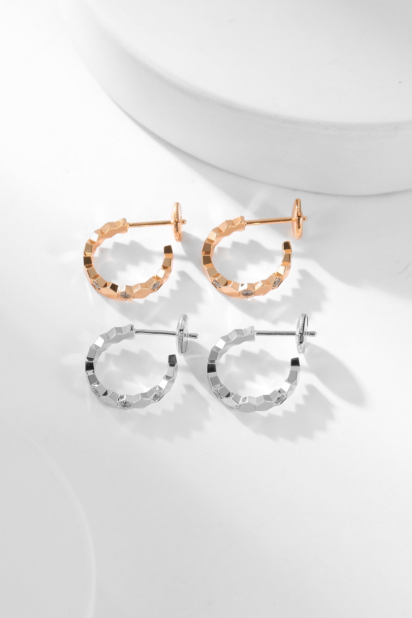 [Radiant Gem]¯BEE LOVE DIAMOND HOOP EARRINGS