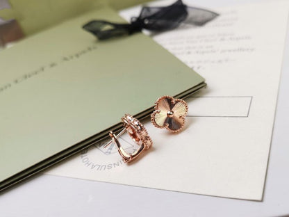 [Radiant Gem]¯CLOVER MEDIUM STUD EARRINGS