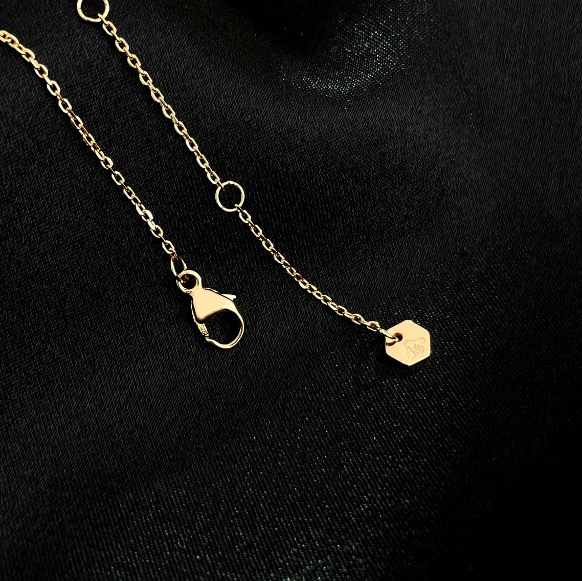 [Radiant Gem]¯BEE MINI NECKLACE