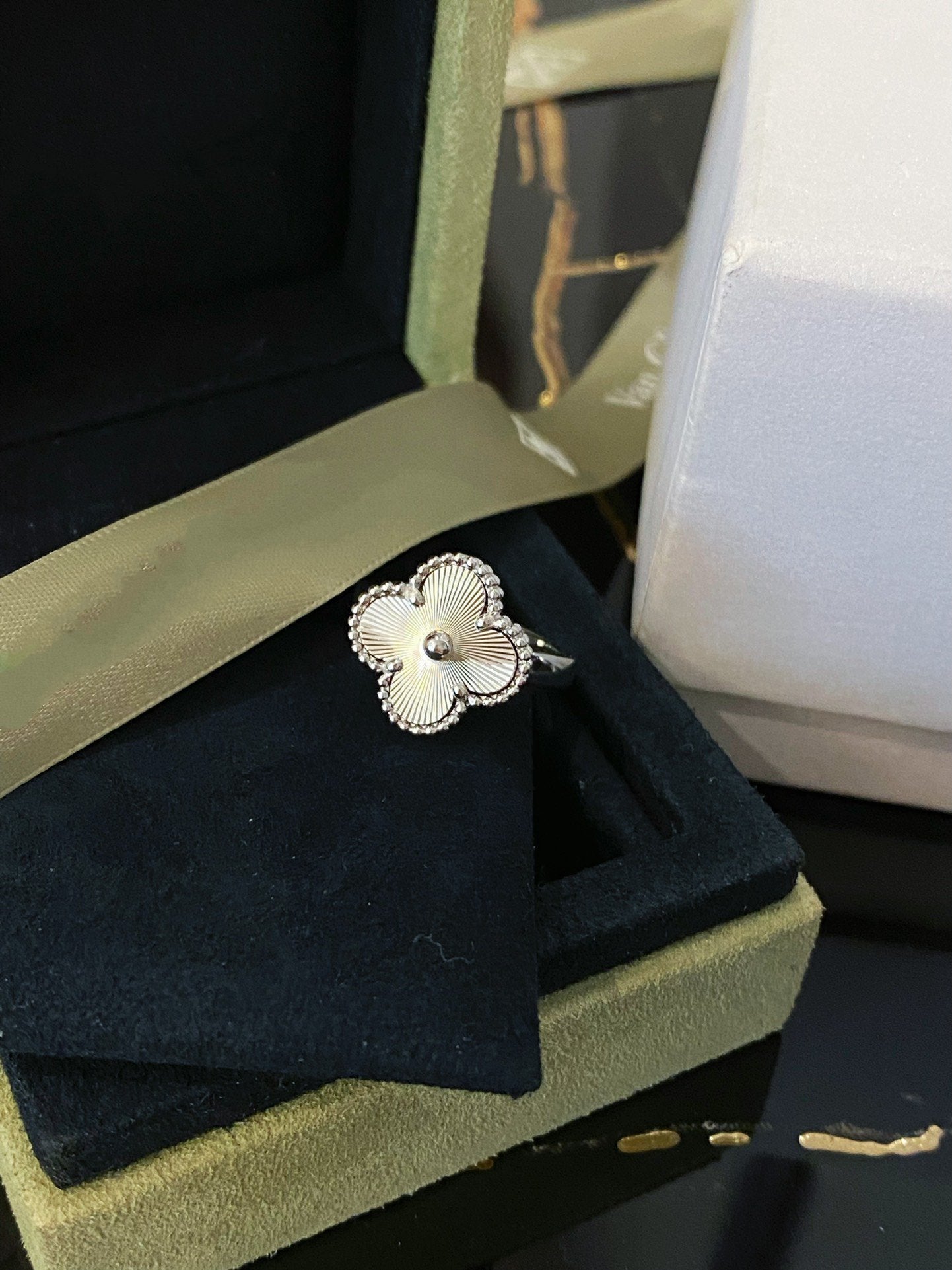 [Radiant Gem]¯CLOVER SILVER RING