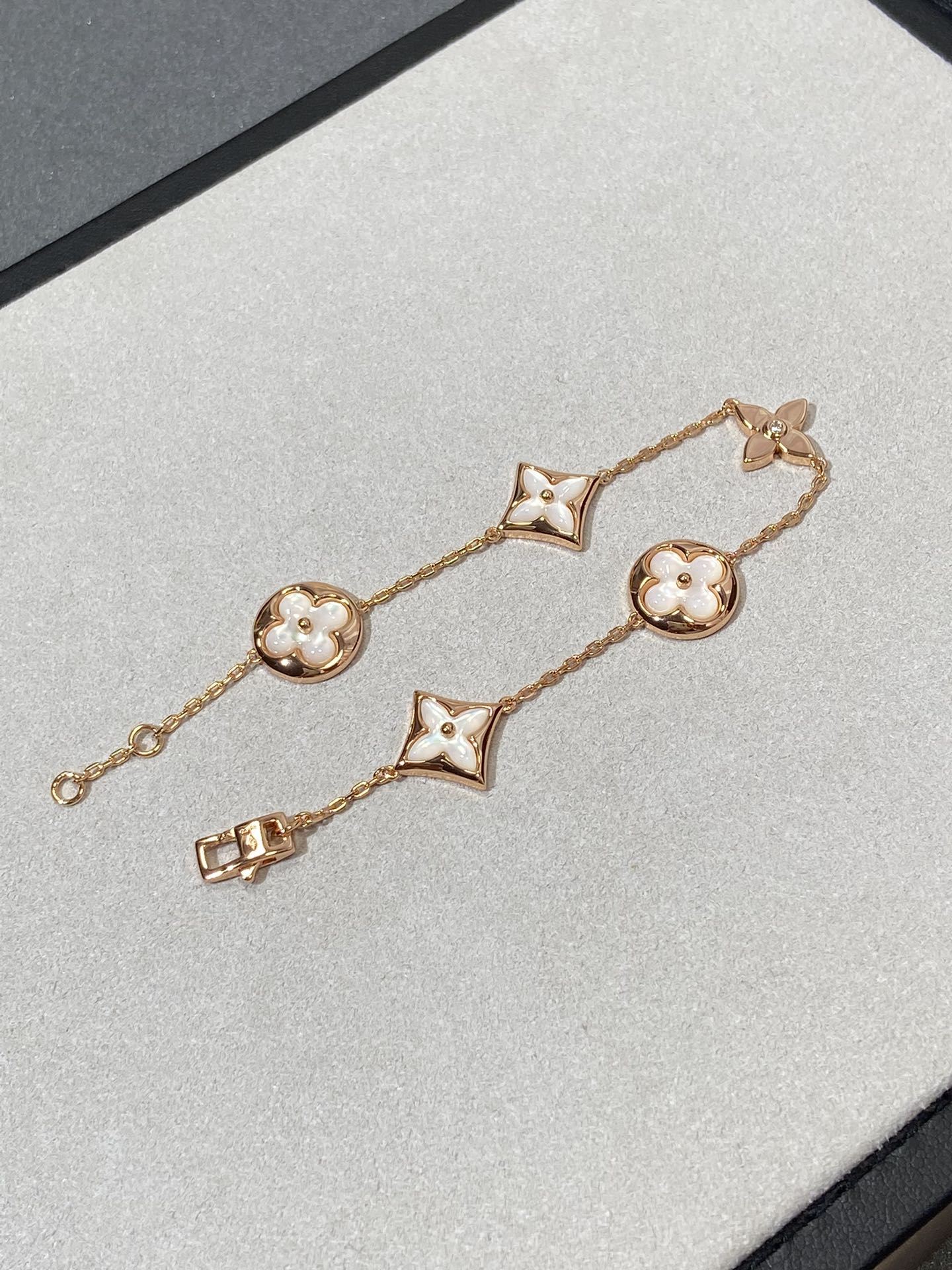 [Radiant Gem]¯STAR AND SUN 5 MOTIF MOP PINK GOLD BRACELET