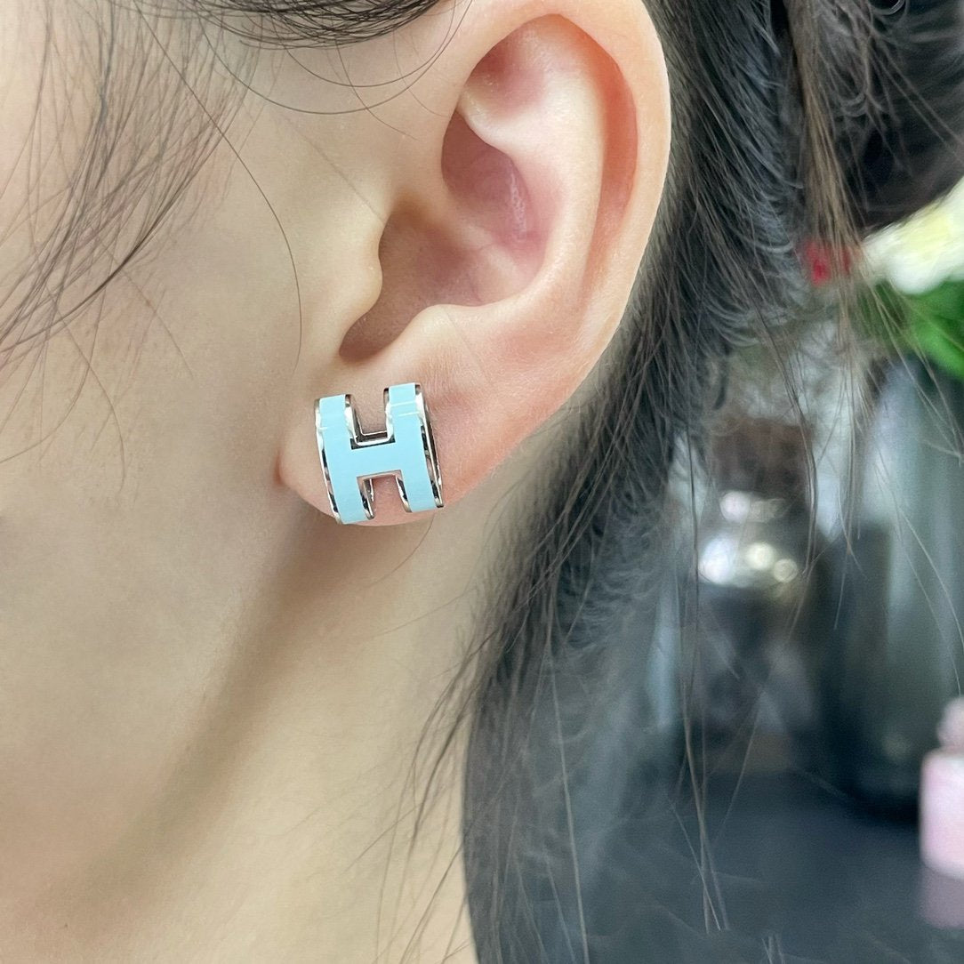 [Radiant Gem]¯POP H SKY BLUE STUD EARRINGS