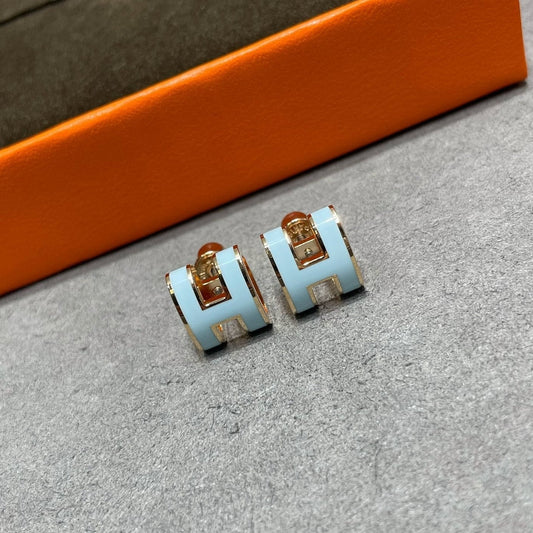 [Radiant Gem]¯POP H SKY BLUE STUD EARRINGS