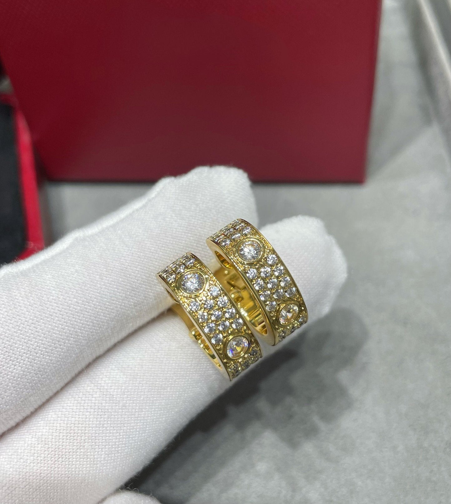 [Radiant Gem]¯LOVE 5.5MM DIAMOND PAVED EARRINGS