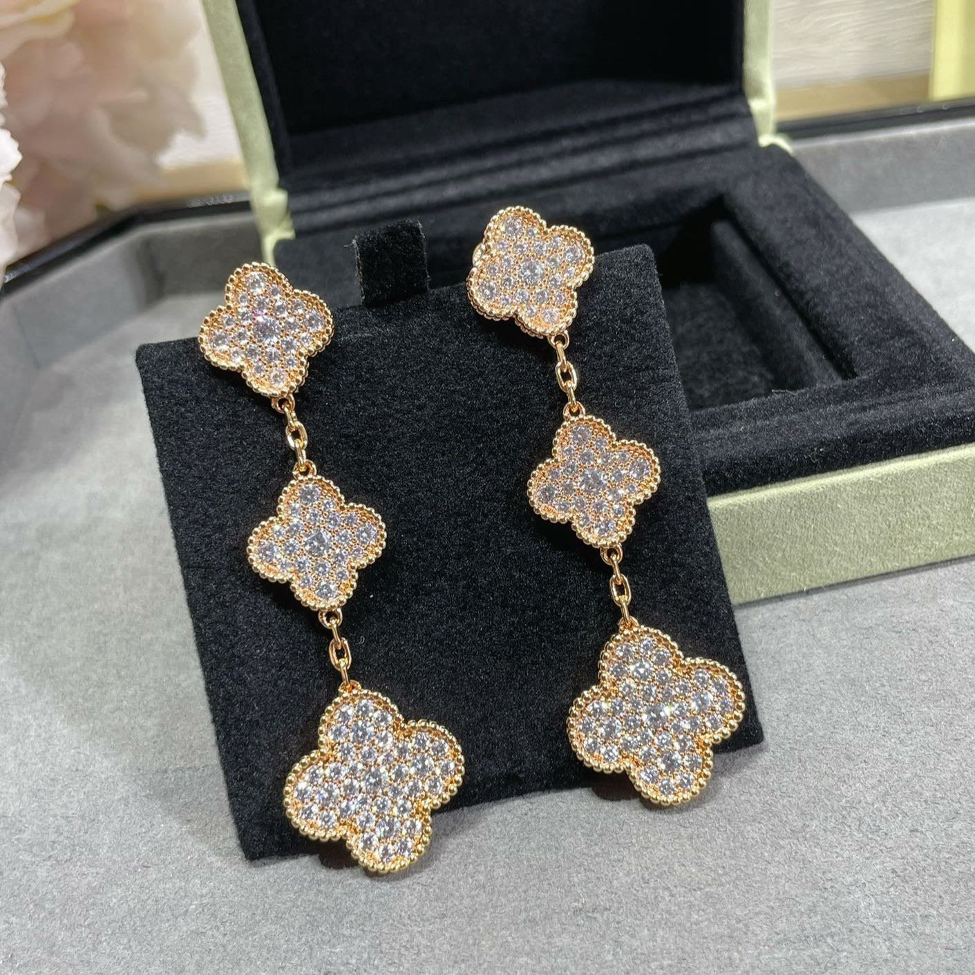 [Radiant Gem]¯CLOVER 3 MOTIFS DIAMOND PAVED ROSE GOLD EARRINGS