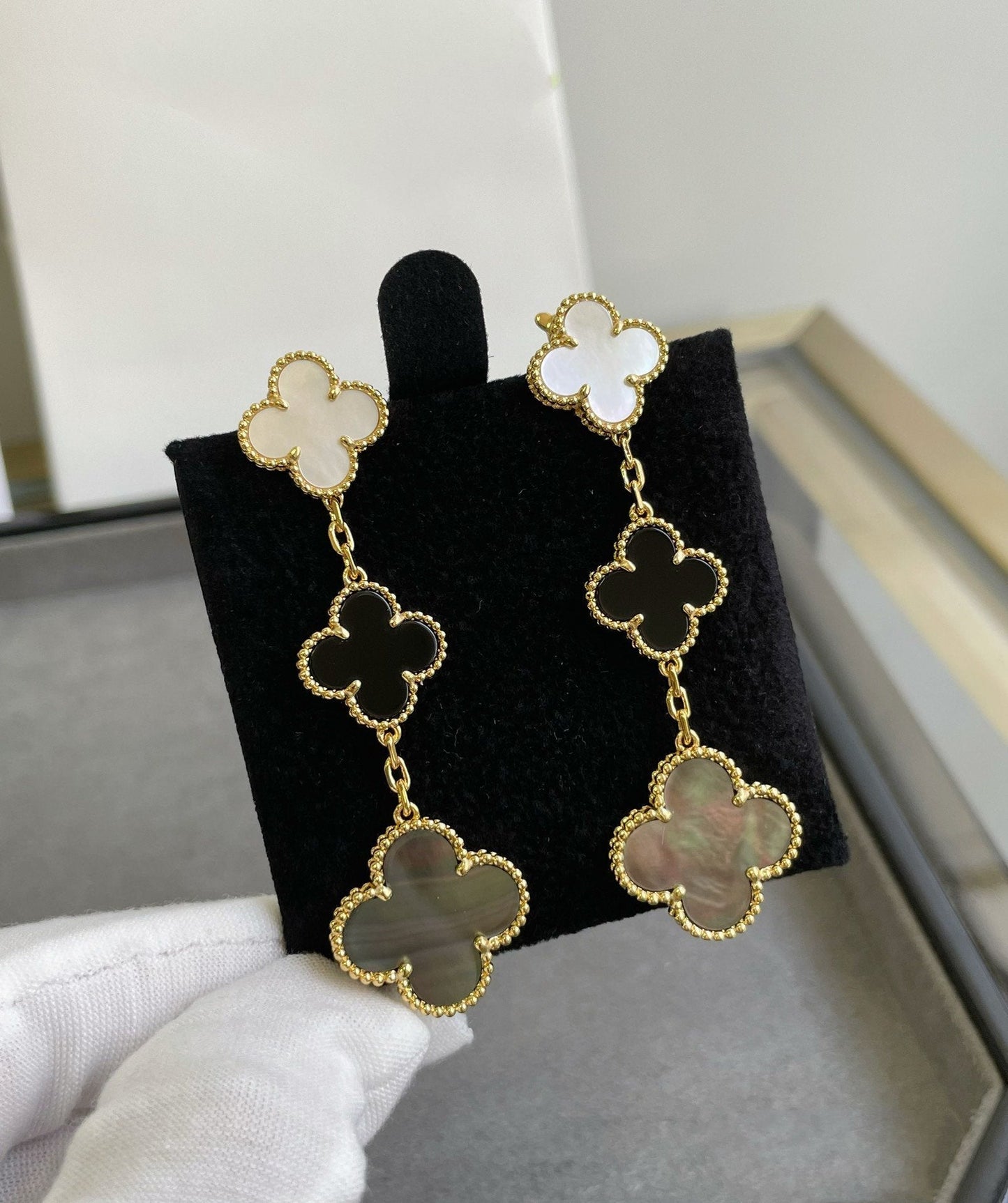 [Radiant Gem]¯CLOVER 3 MOTIF MOP ONYX DARK MOP PINK GOLD EARRINGS