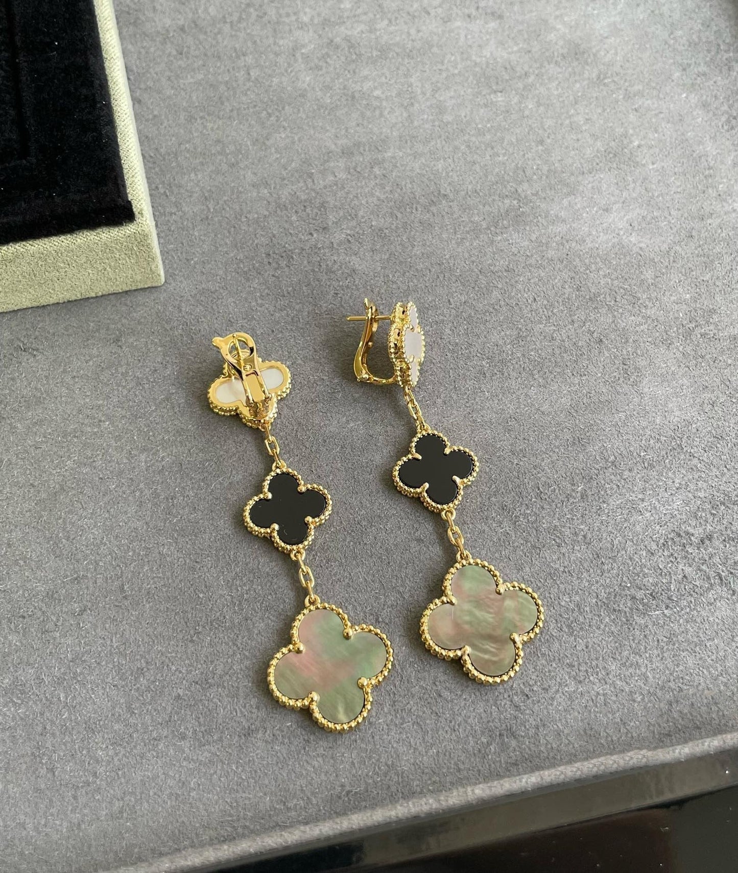 [Radiant Gem]¯CLOVER 3 MOTIF MOP ONYX DARK MOP PINK GOLD EARRINGS