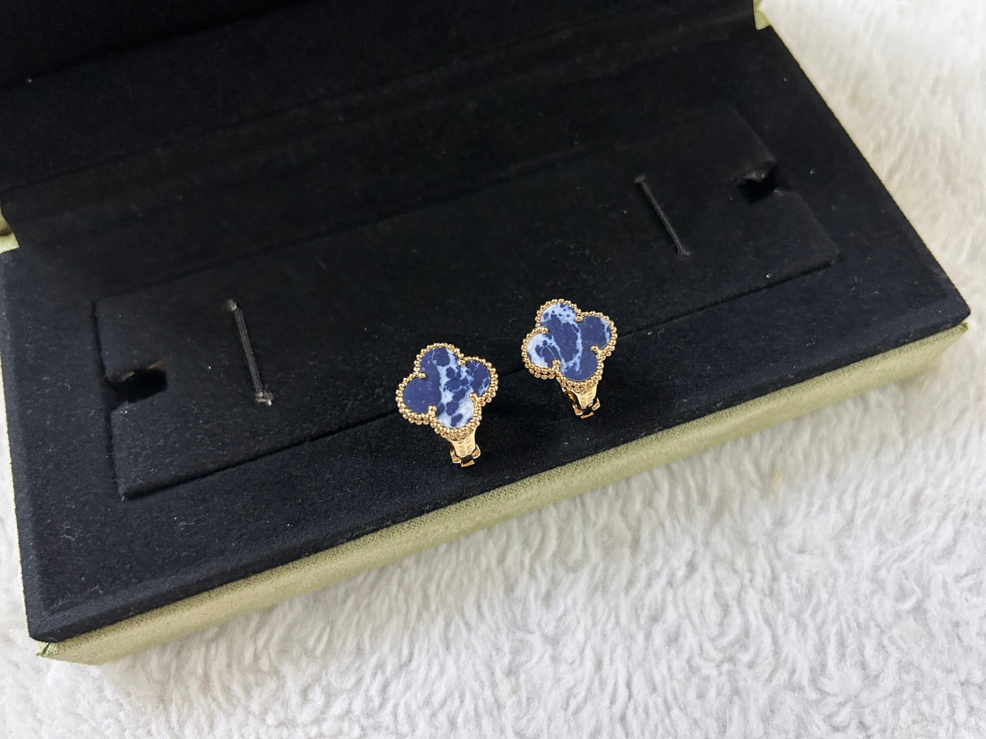 [Radiant Gem]¯CLOVER PIETERSITE MEDIUM STUD EARRINGS
