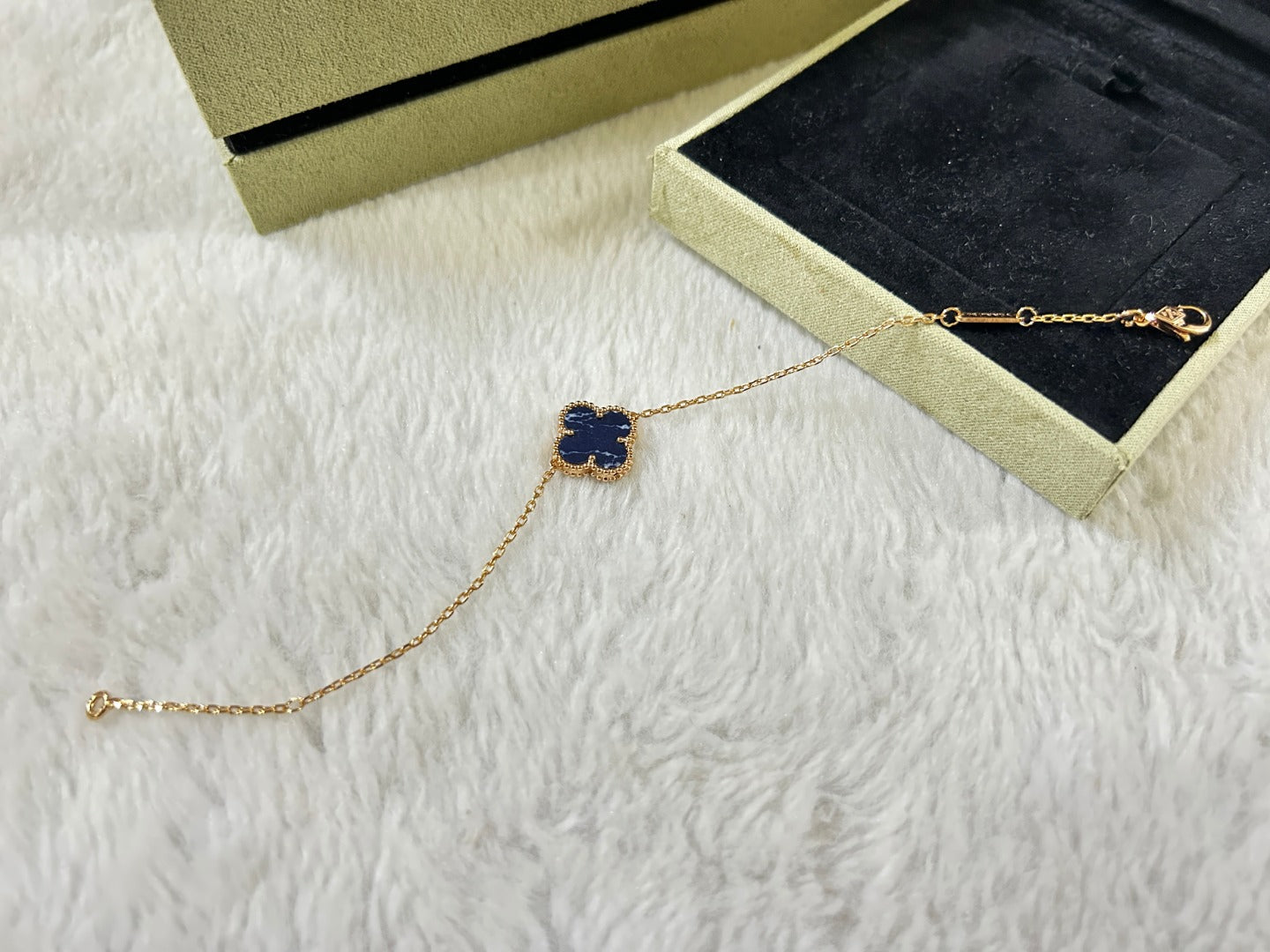 [Radiant Gem]¯CLOVER 1 MOTIF PIETERSITE BRACELET
