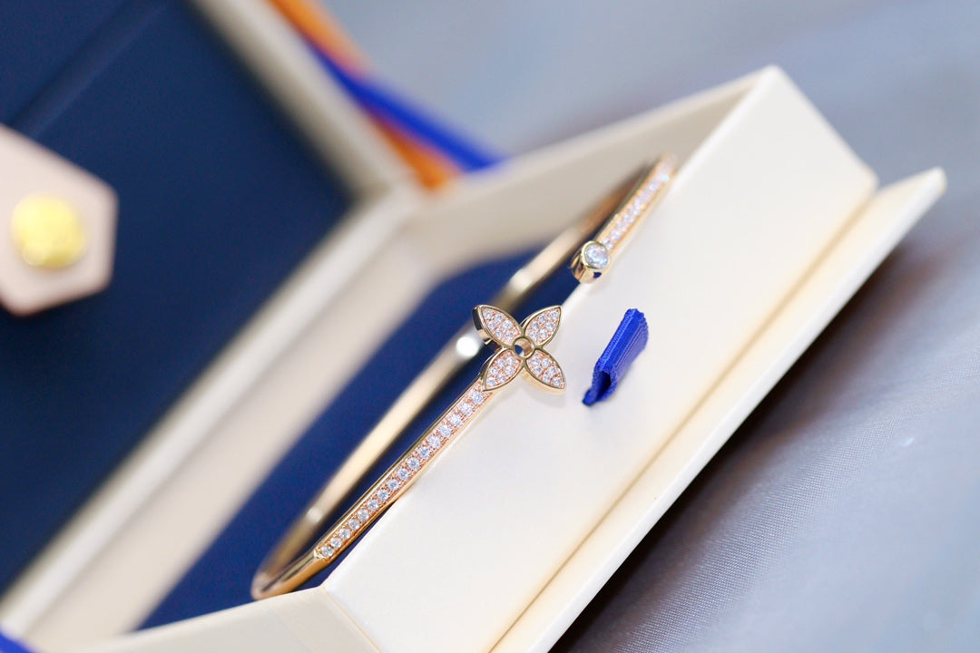 [Radiant Gem]¯IDYLLE PINK GOLD OPEN BRACELET DIAMOND PAVED