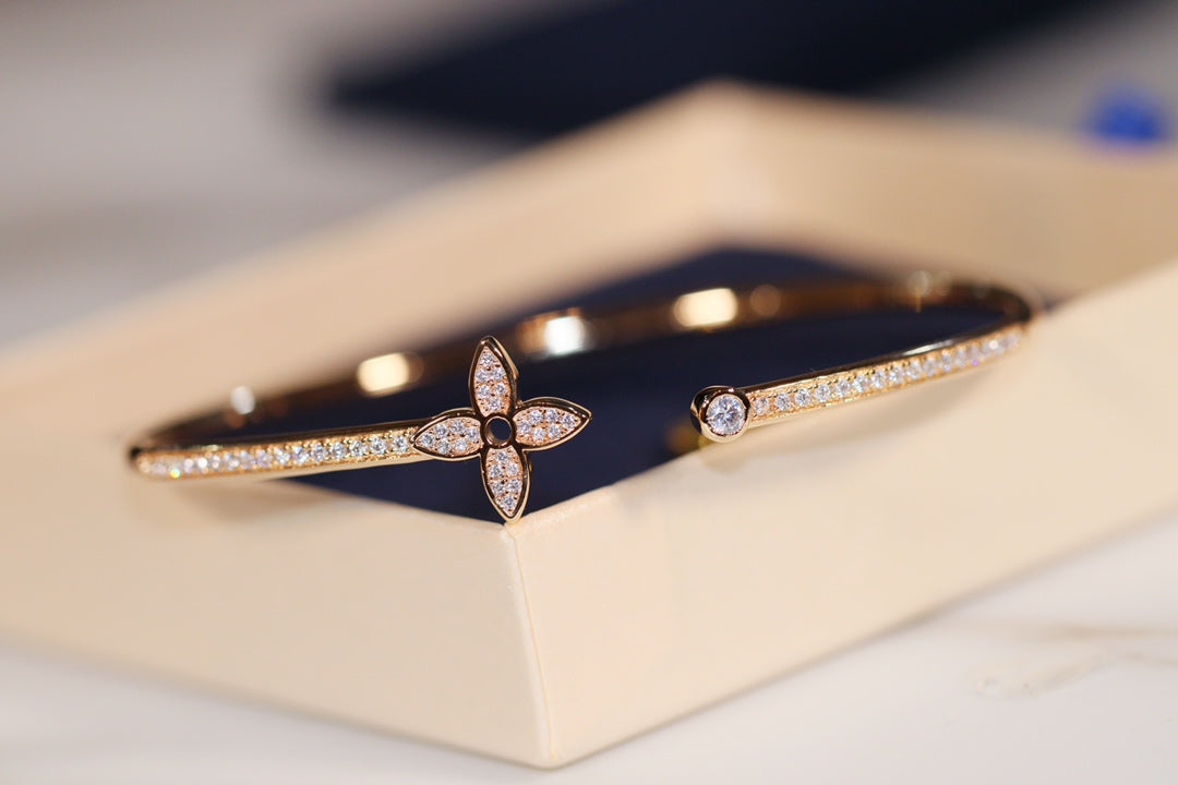 [Radiant Gem]¯IDYLLE GOLD OPEN BRACELET DIAMOND PAVED