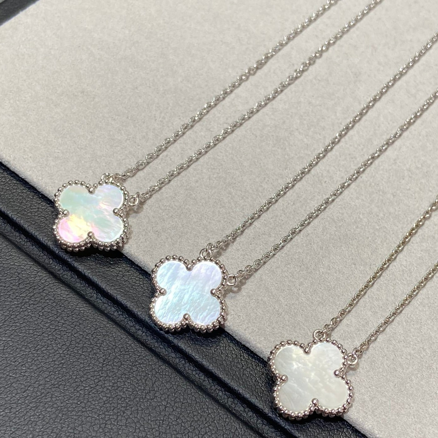 [Radiant Gem]¯CLOVER MEDIUM SILVER WHITE MOP NECKLACE