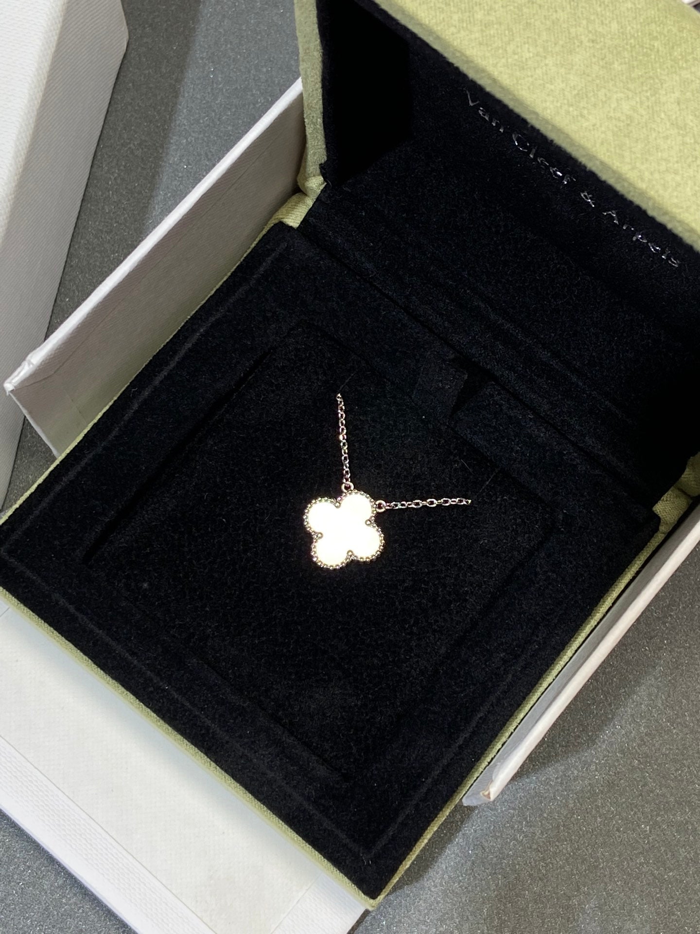 [Radiant Gem]¯CLOVER MEDIUM SILVER WHITE MOP NECKLACE