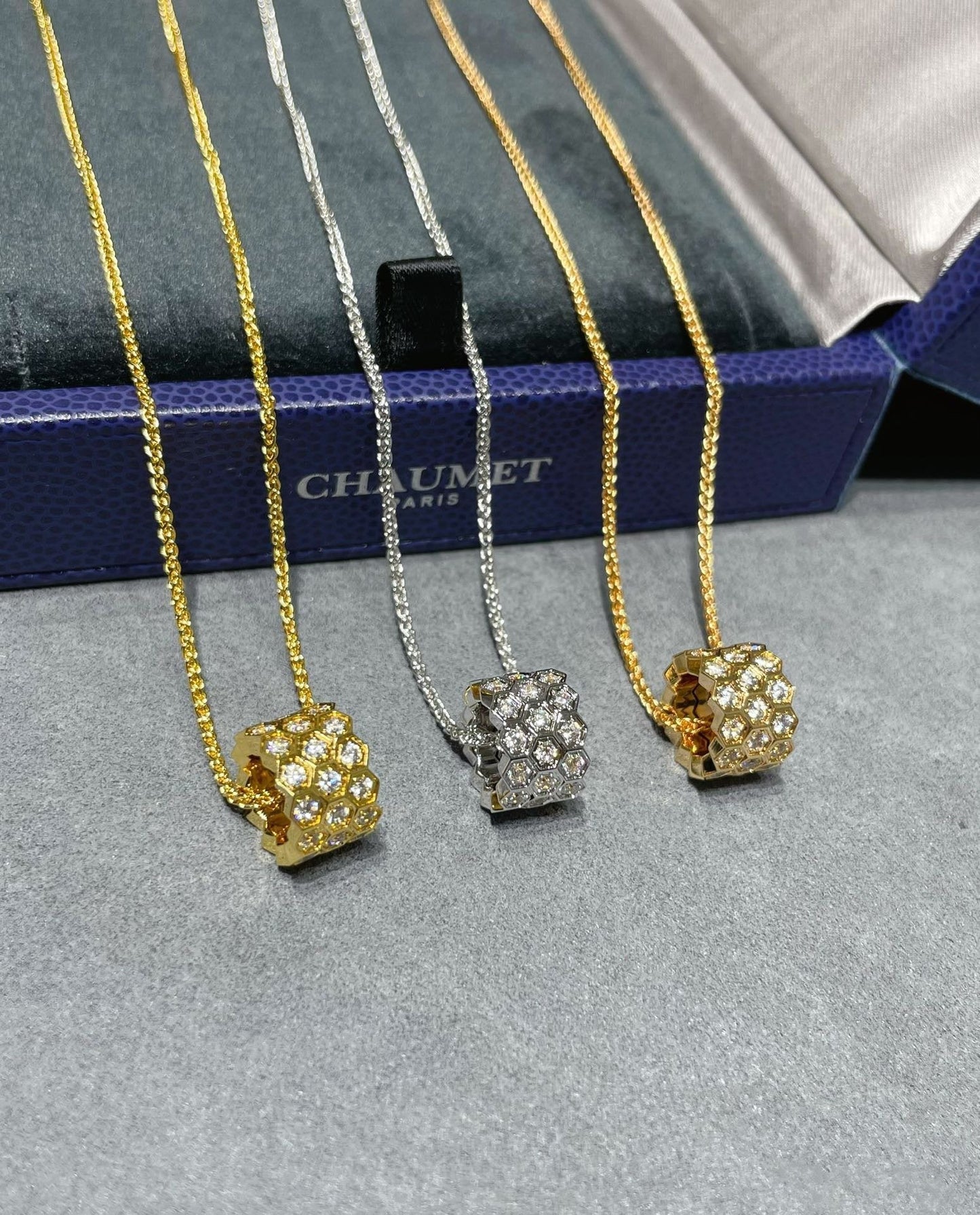 [Radiant Gem]¯BEE LOVE DIAMOND PAVED 3 ROW NECKLACE