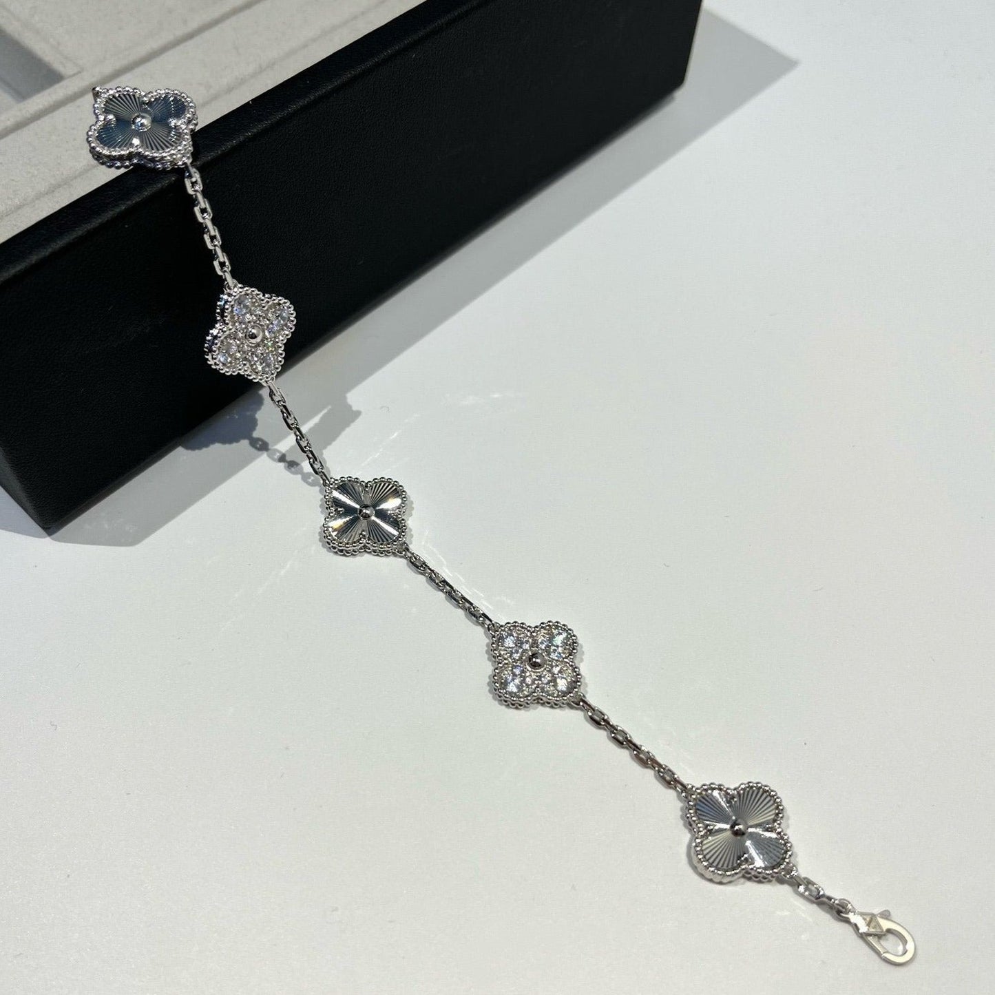 [Radiant Gem]New  CLOVER 5 MOTIF LASER BRACELET COLLECTION