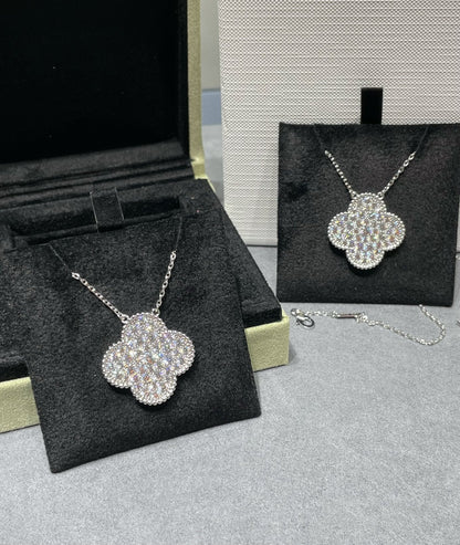 [Radiant Gem]¯CLOVER 25MM LARGE PENDANT DIAMOND PAVED SILVER NECKLACE