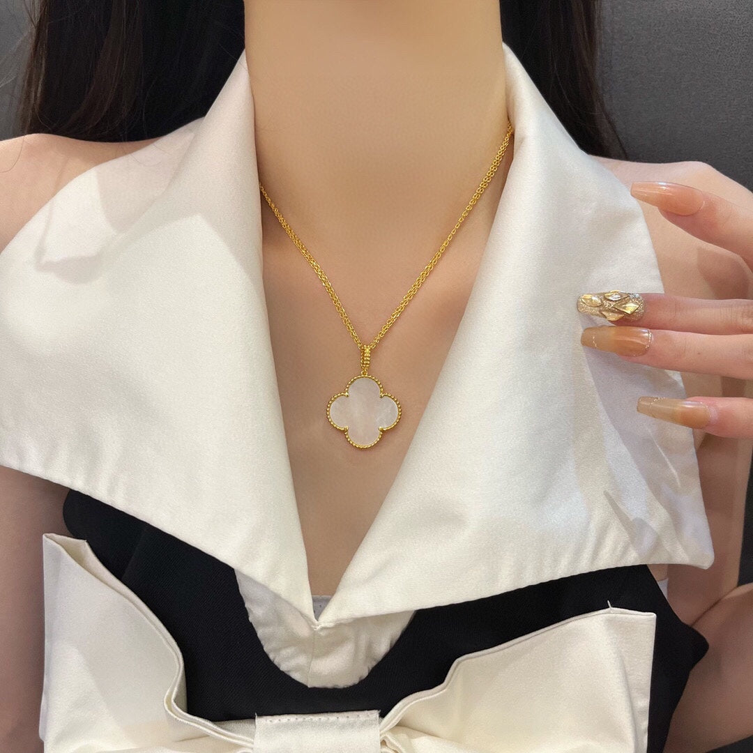 [Radiant Gem]¯CLOVER 25MM MOP LARGE PENDANT NECKLACE